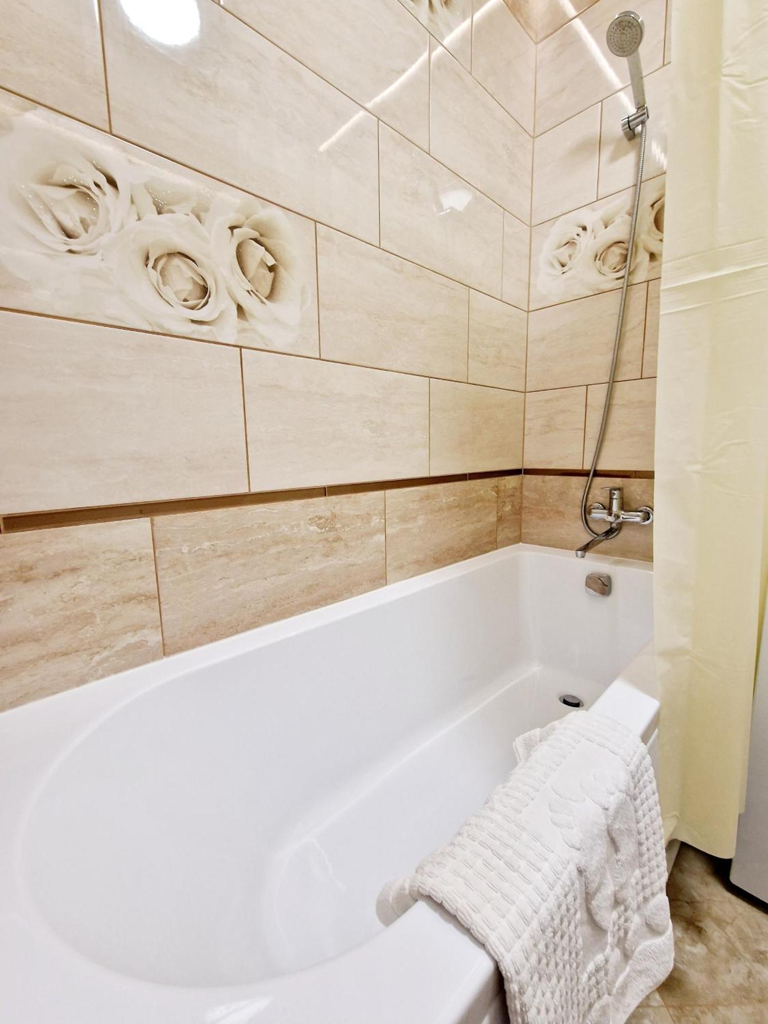 Apartament On Chornovola, 40 Жк "Варварівка" Lutsʼk Exterior foto
