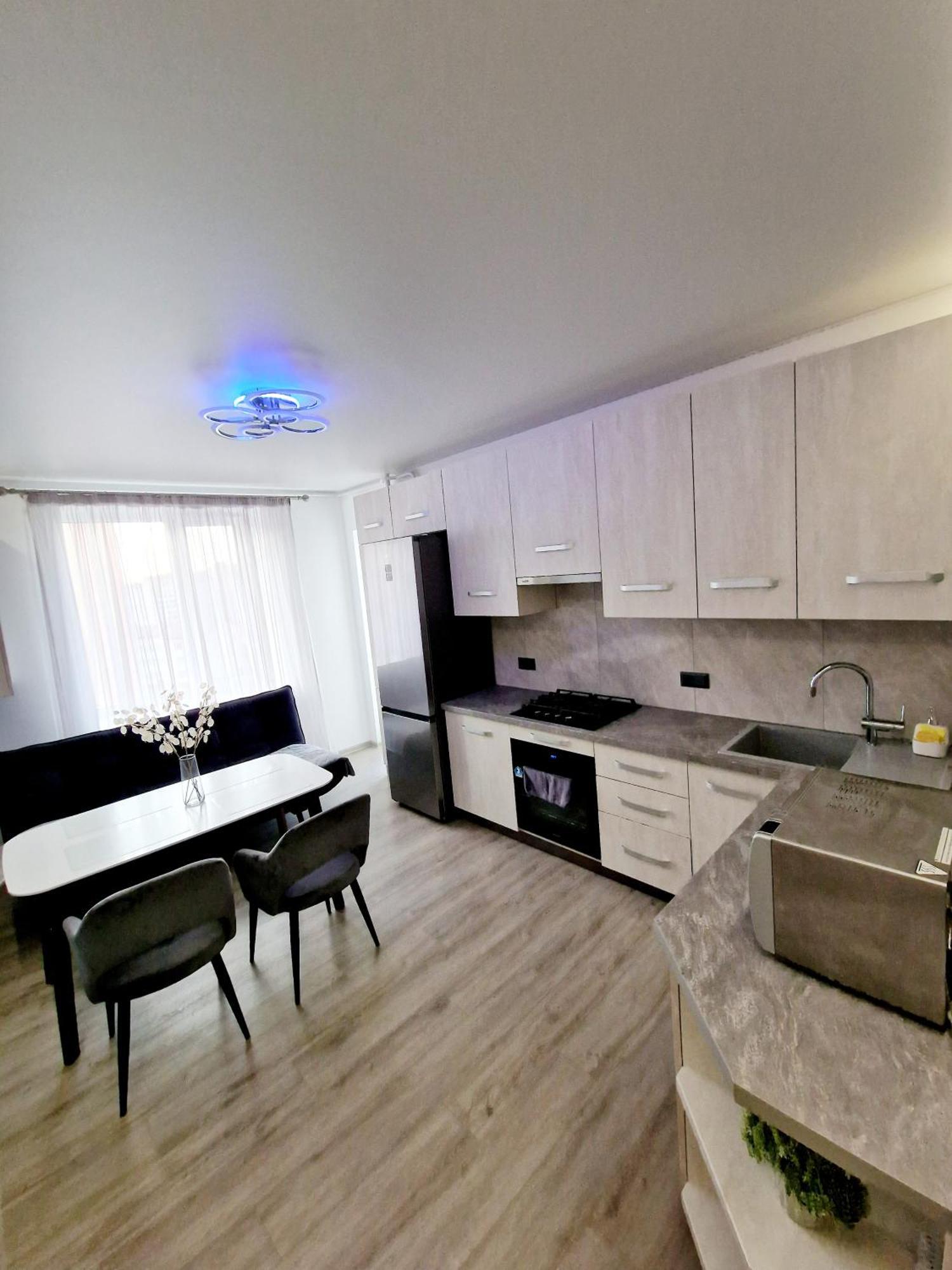Apartament On Chornovola, 40 Жк "Варварівка" Lutsʼk Exterior foto